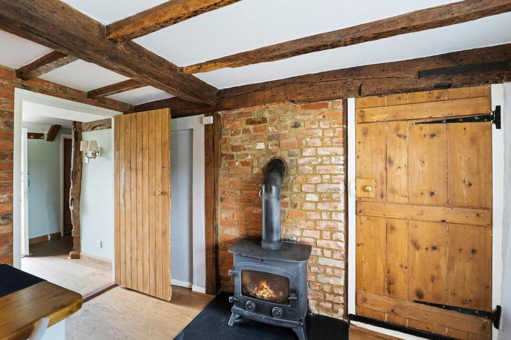 Doddington  Local Walks Pub Gardens Pet Friendly Landscaped Gardens And Free Private Parking 빌라 외부 사진