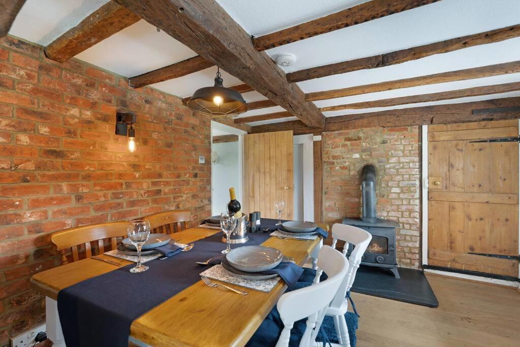 Doddington  Local Walks Pub Gardens Pet Friendly Landscaped Gardens And Free Private Parking 빌라 외부 사진