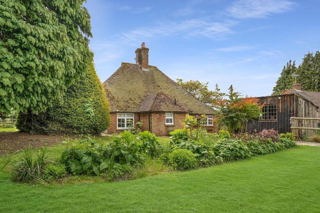 Doddington  Local Walks Pub Gardens Pet Friendly Landscaped Gardens And Free Private Parking 빌라 외부 사진