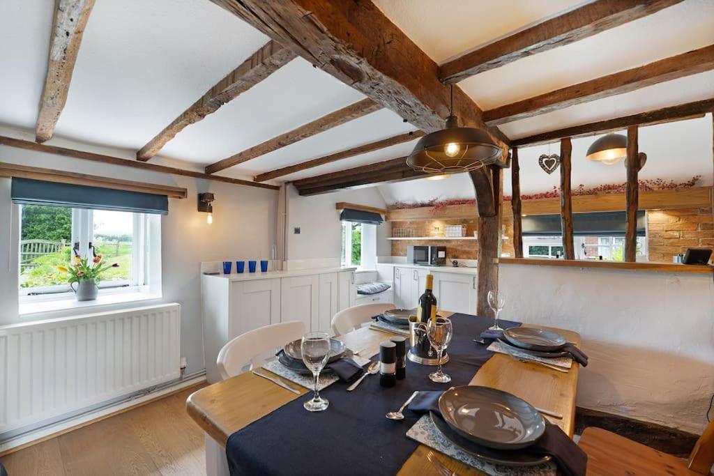 Doddington  Local Walks Pub Gardens Pet Friendly Landscaped Gardens And Free Private Parking 빌라 외부 사진